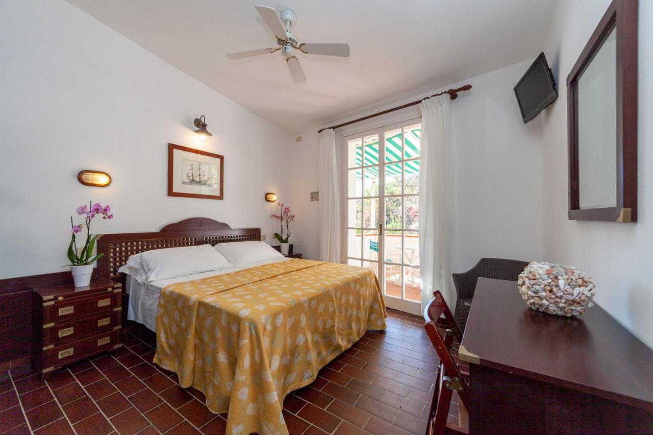 Hotel Antares Capoliveri  Exterior photo